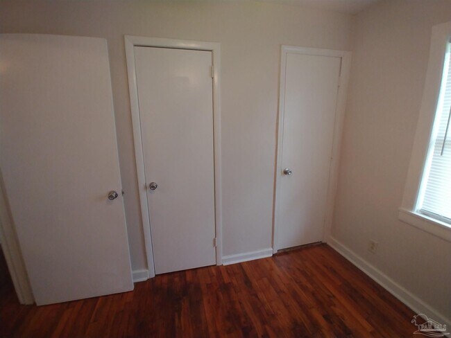 Building Photo - 203 Brigadier St