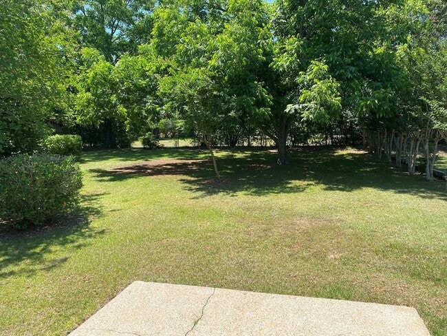 Building Photo - 902 Landview Dr