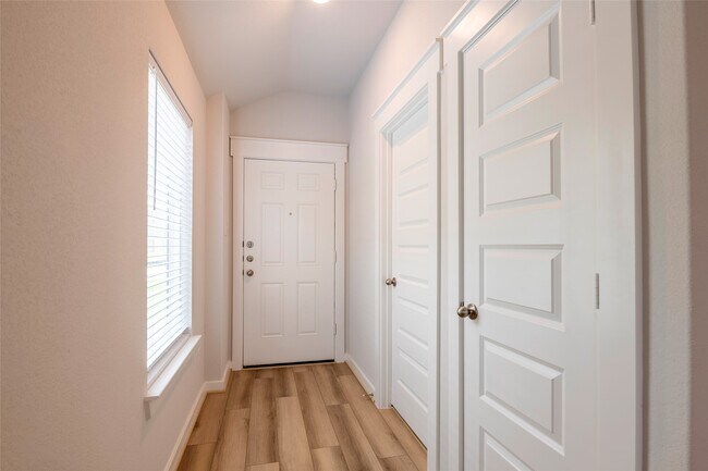 Building Photo - 4519 Pinehurst Trce Dr