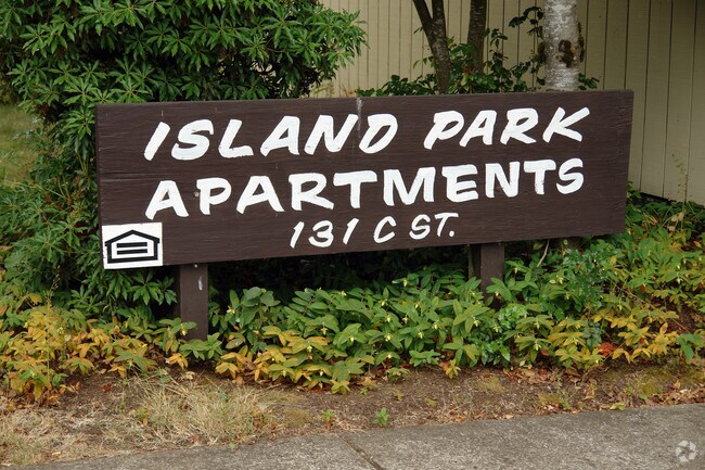Building Photo - Island Park Apartments