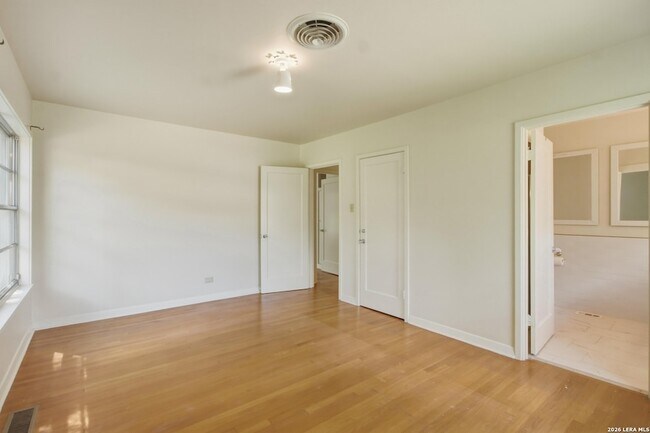 Building Photo - 207 Canyon Dr