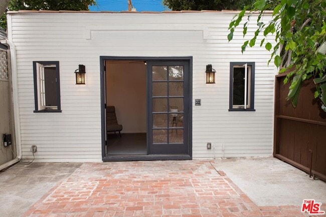 Building Photo - 1039 Havenhurst Dr