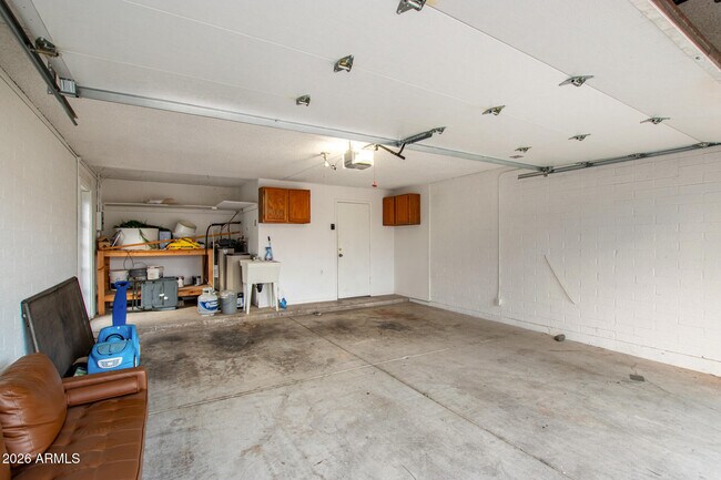 Building Photo - 2424 W Portobello Ave