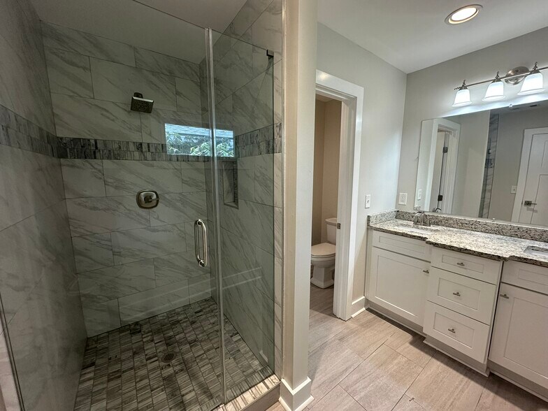 Building Photo - 569 Woods Dr NW