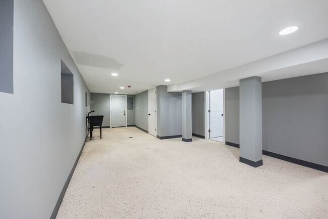 Building Photo - 7010 S Prairie Ave