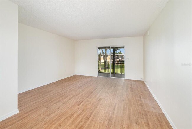 Building Photo - 1000 Lake of the Woods Blvd