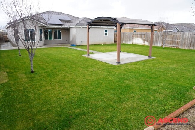 Building Photo - Stunning Home Off of Taft Highway and South H Street!