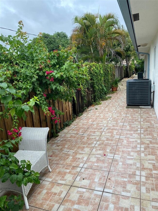 Building Photo - 3 bedroom in Hollywood FL 33020