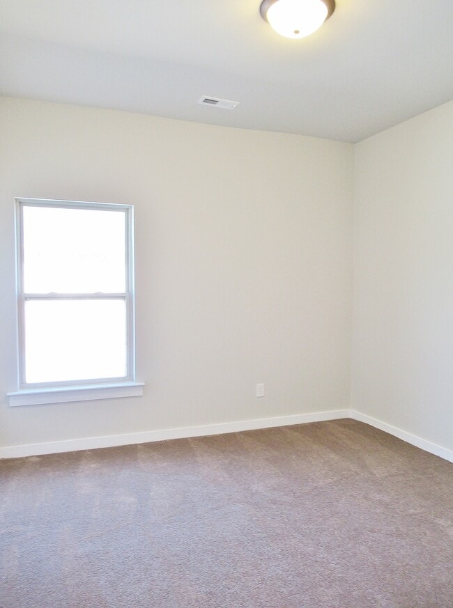 Building Photo - 123 Birch Falls Dr