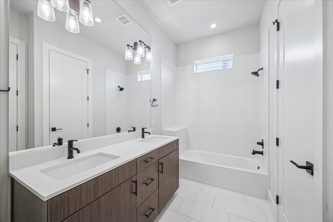 Building Photo - 1412 Lawrence St