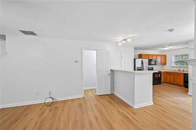 Building Photo - 725 Crestwell Cir