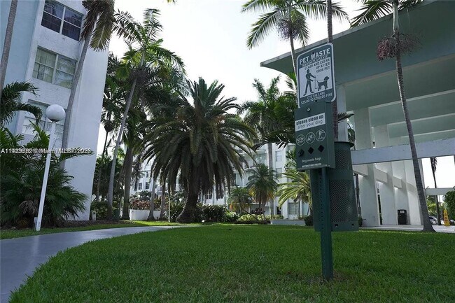 Building Photo - 494 NW 165th St