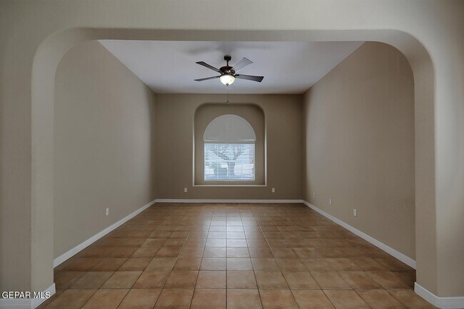 Building Photo - 6030 Laguna Vista Dr