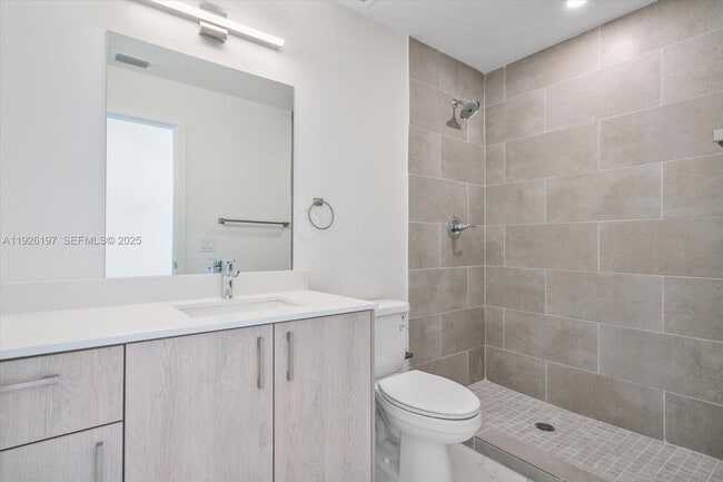 Building Photo - 420 SW 7th Ave