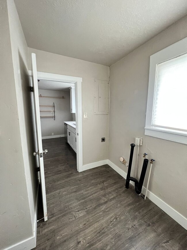 Building Photo - Newly Remodeled House in West Valley for Rent