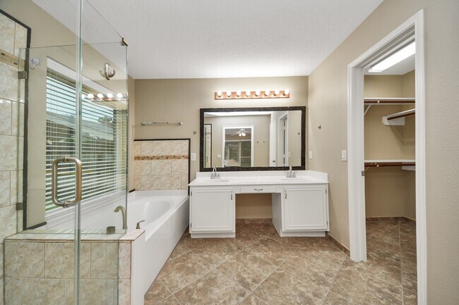 Building Photo - 3003 Silver Spur Dr