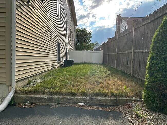 Building Photo - 209 Adams St