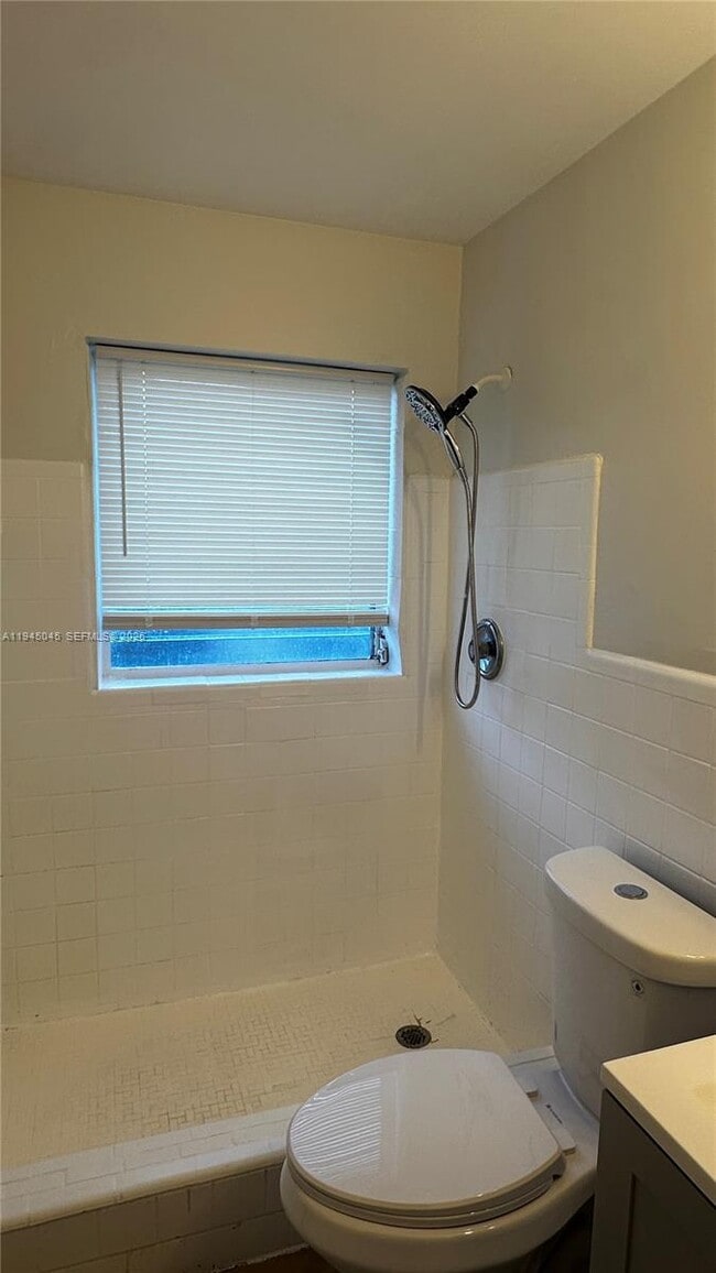 Building Photo - 732 Moffett St