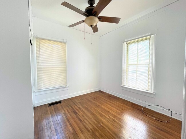 Building Photo - Cozy 2 bedroom
