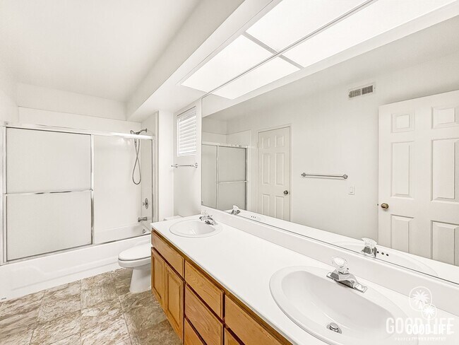 Building Photo - Modern Living with Clean Amenities