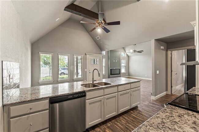 Building Photo - 3205 SW Riverstone Ave