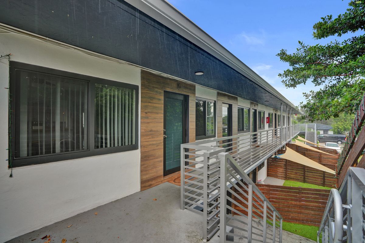 Building Photo - 335 SW 20th St