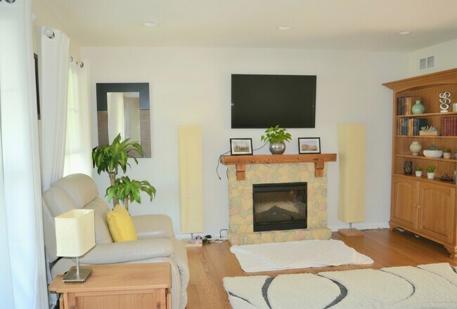 Building Photo - 741 Buttonwood Cir