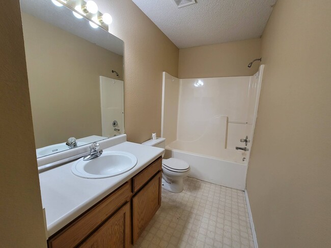 Building Photo - 1111 Tunbridge Dr