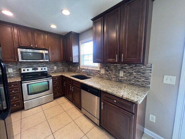 Building Photo - 3462 Southwood Dr