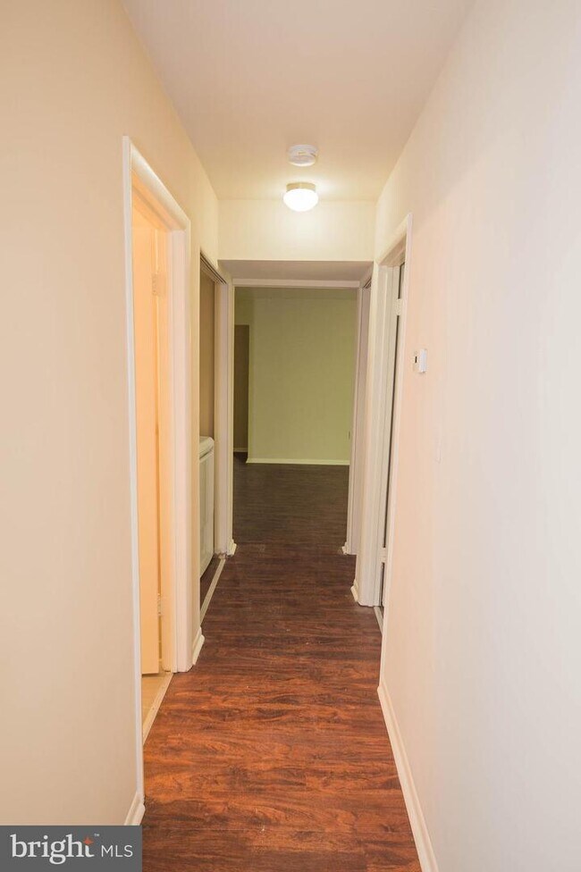 Building Photo - 800 College Ln