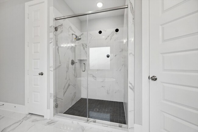 Building Photo - 863 Sarasota Shore Dr