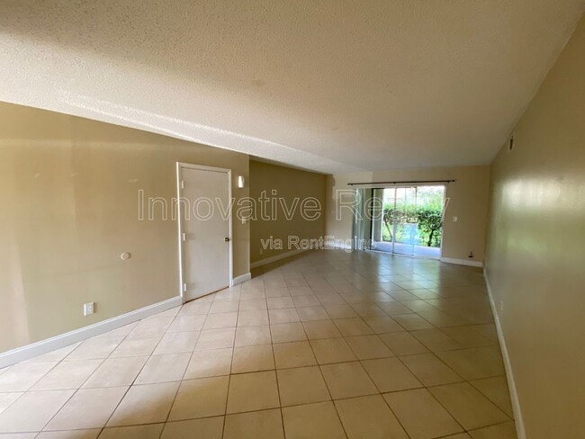 Building Photo - 623 E San Sebastian Ct