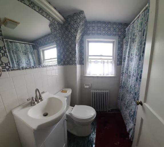 2nd floor shared bath - 9 Hobson Ave