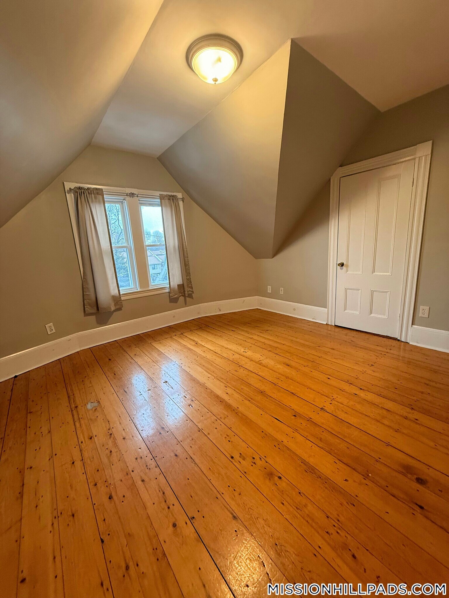 Building Photo - 75 Munroe St