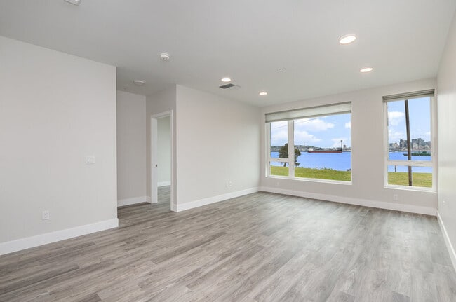 Building Photo - 1709 Harbor Ave SW