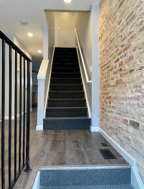 Building Photo - 230 N Rose St