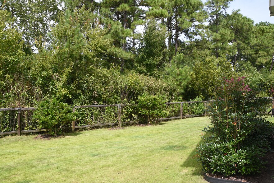 Building Photo - 1908 Springwood Dr