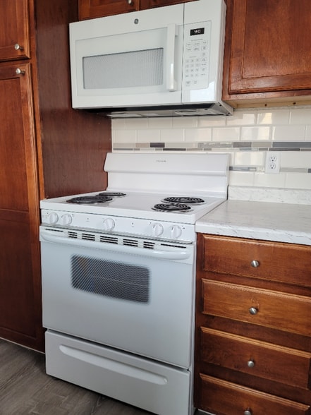 Building Photo - 505 Main St