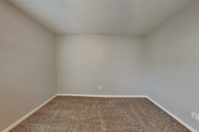 Building Photo - 3315 Redwood Lodge Dr