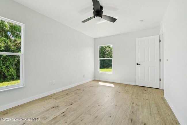 Building Photo - 1441 Eldron Blvd SE