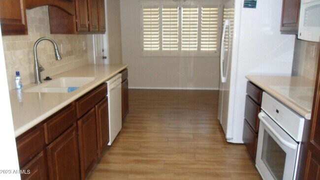Building Photo - 16209 N Desert Holly Dr