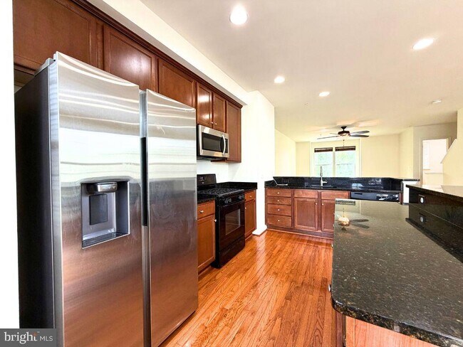 Building Photo - 43551 Wild Iris St