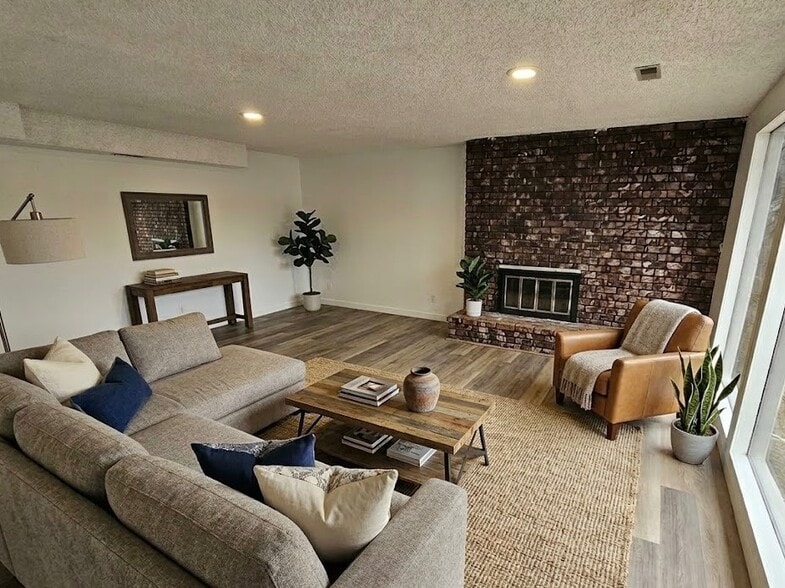 Building Photo - 4306 N Ella Rd