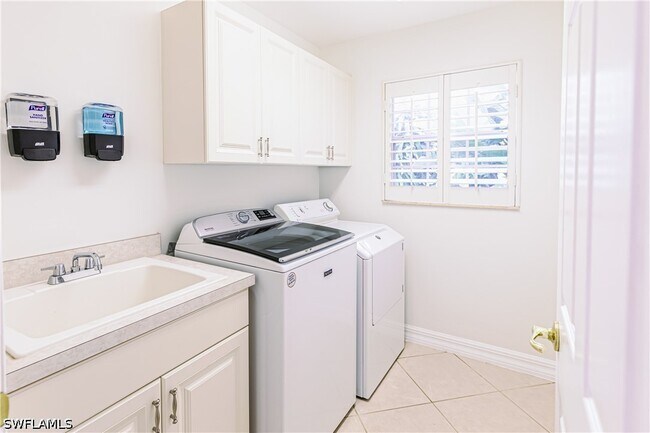 Building Photo - 1376 Areca Cove