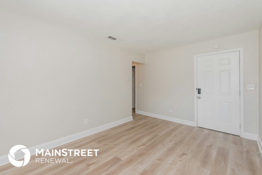 Building Photo - 5205 S 84th St