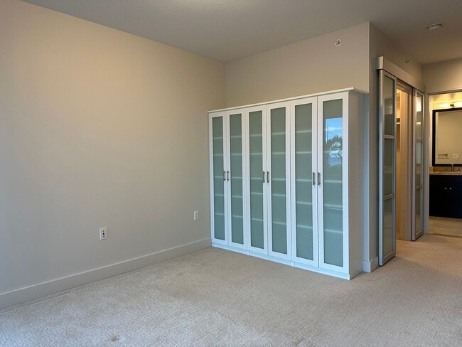 Building Photo - Waihonua at Kewalo 3BR/2BA/2PK
