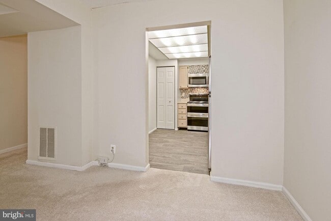 Building Photo - 7640 Provincial Dr