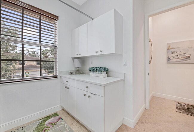 Building Photo - 9773 Bowline Dr