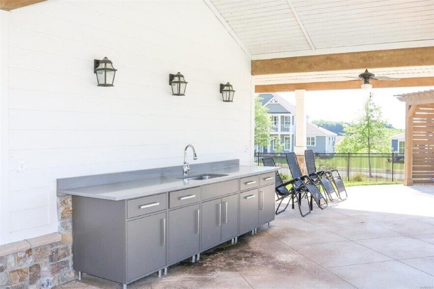 Building Photo - 5206 Pike Lp