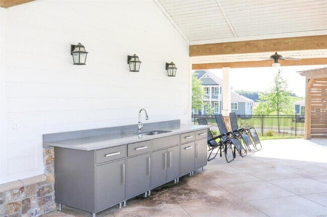 Building Photo - 5206 Pike Lp